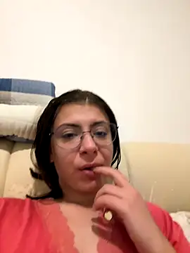 Snapshot of KittieHallo chatting on October 16, 2025, 9:45 pm KittieHallo online show from October 16, 2025, 9:45 pm