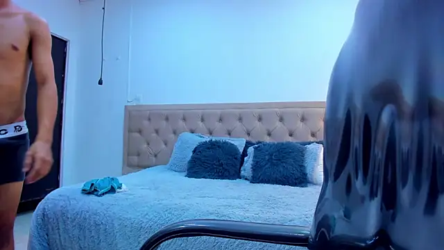 leslieanddrako online show from December 15, 2025, 10:26 pm