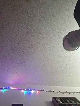 Snapshot of Smallone327 chatting on October 19, 2025, 4:48 am Smallone327 online show from October 19, 2025, 4:48 am