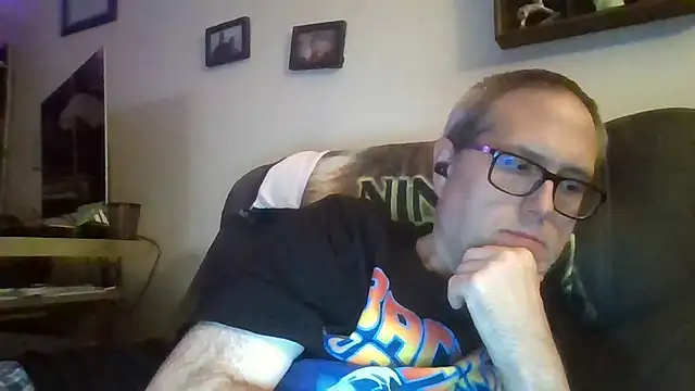 Snapshot of Smallone327 chatting on September 21, 2025, 3:55 am Smallone327 online show from September 21, 2025, 3:55 am