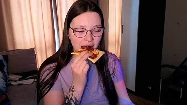 milliedoll online show from March 22, 2026, 5:10 am