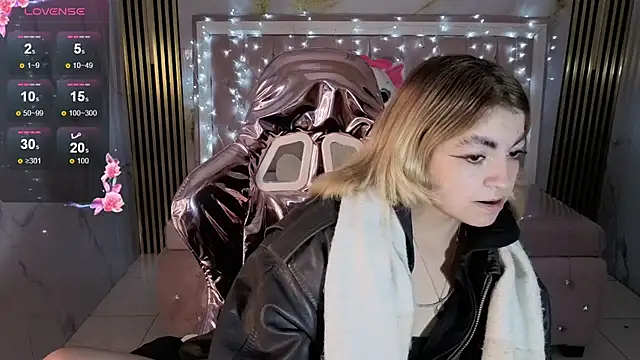 lili conor s online show from November 6, 2025, 3:21 am