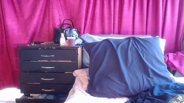 xxTatiannaxx online show from November 19, 2025, 3:12 pm