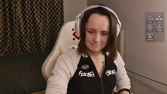 Luna Loveee online show from November 13, 2025, 3:54 am