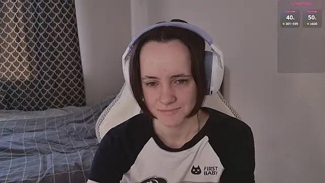 Luna Loveee online show from April 17, 2026, 5:10 am