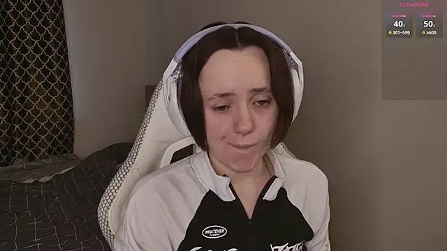 Luna Loveee online show from April 10, 2026, 4:08 am