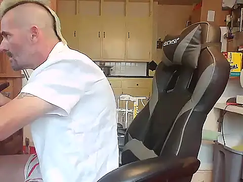 bigdozer25 online show from November 21, 2025, 8:52 pm