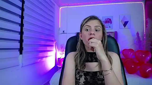 Snapshot of ValeAmayaa chatting on February 21, 2025, 10:37 pm ValeAmayaa online show from February 21, 2025, 10:37 pm