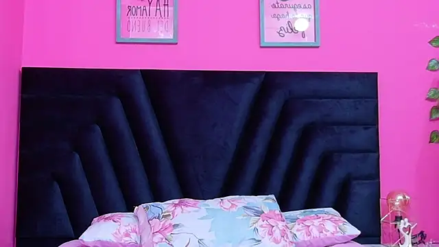 innocenthazel online show from November 14, 2025, 1:15 pm