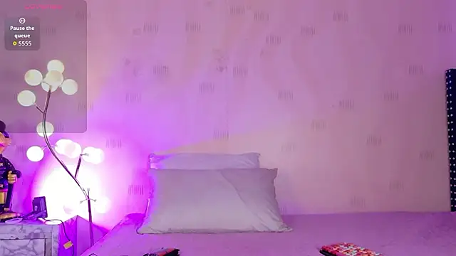 Snapshot of innocenthazel chatting on March 15, 2026, 12:56 pm innocenthazel online show from March 15, 2026, 12:56 pm