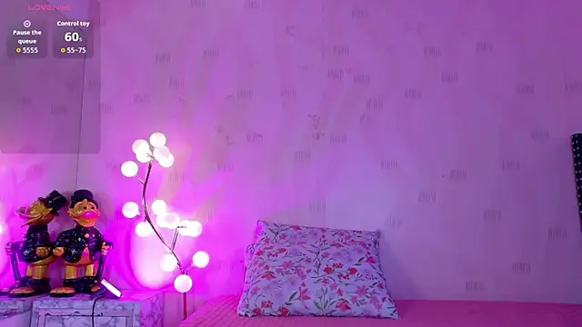 Snapshot of innocenthazel chatting on April 17, 2026, 2:58 am innocenthazel online show from April 17, 2026, 2:58 am