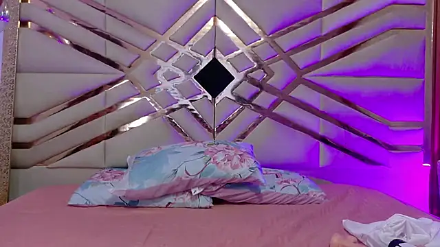 Snapshot of innocenthazel chatting on April 4, 2026, 3:02 am innocenthazel online show from April 4, 2026, 3:02 am