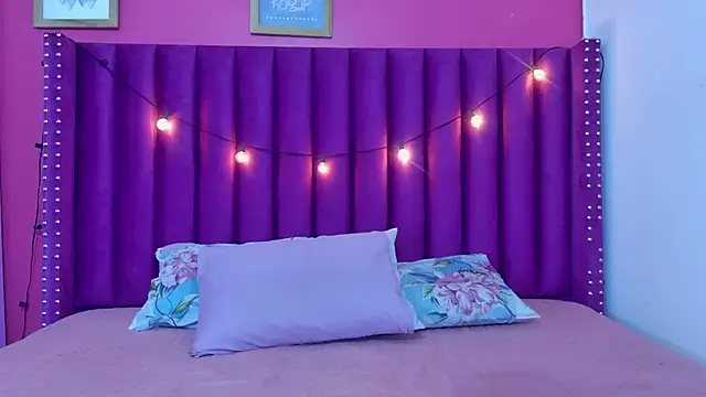 Snapshot of innocenthazel chatting on April 14, 2026, 2:49 am innocenthazel online show from April 14, 2026, 2:49 am