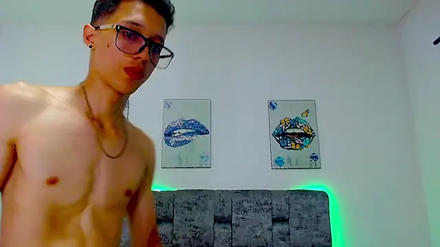 Snapshot of skinny_bigcock02 chatting on March 1, 2025, 10:42 pm skinny bigcock02 online show from March 1, 2025, 10:42 pm