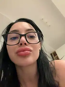 Snapshot of Mia_Splash chatting on April 16, 2026, 5:25 pm Mia Splash online show from April 16, 2026, 5:25 pm