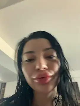 Snapshot of Mia_Splash chatting on April 6, 2026, 7:20 am Mia Splash online show from April 6, 2026, 7:20 am