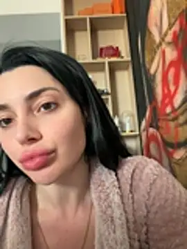 Snapshot of Mia_Splash chatting on April 7, 2026, 3:03 pm Mia Splash online show from April 7, 2026, 3:03 pm