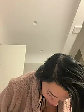 Mia Splash online show from February 10, 2026, 7:40 am