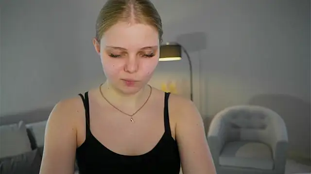 Snapshot of WillaDrye chatting on March 1, 2025, 10:13 am WillaDrye online show from March 1, 2025, 10:13 am