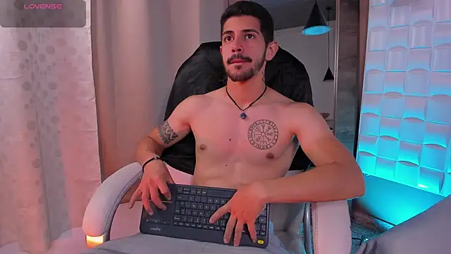 AlejandroStormm online show from December 20, 2025, 8:55 pm