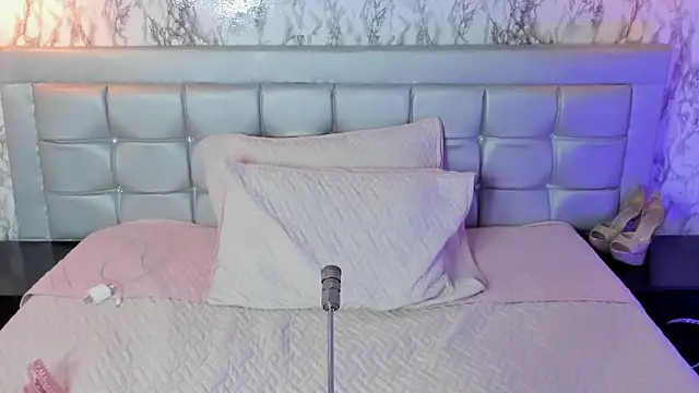 Snapshot of MELODYY_SWEET chatting on February 9, 2026, 2:48 pm MELODYY SWEET online show from February 9, 2026, 2:48 pm