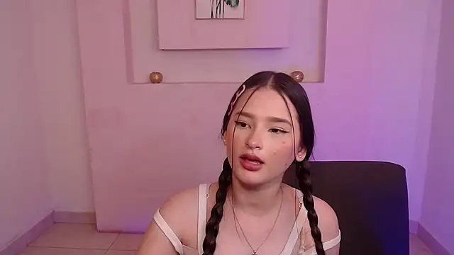 Snapshot of JasmineBella0 chatting on March 9, 2025, 12:42 am JasmineBella0 online show from March 9, 2025, 12:42 am