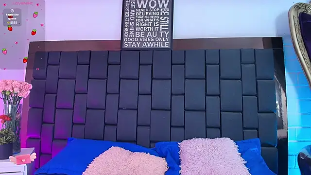 Lexi Howard  online show from November 26, 2025, 4:56 am