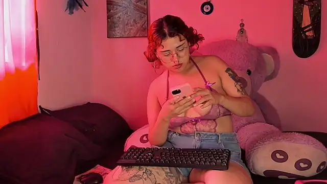 Maddy Jhonsson online show from February 16, 2026, 8:40 pm