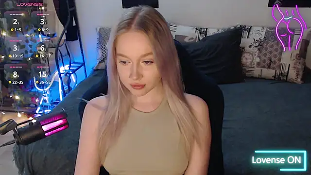 Snapshot of lissallor_ chatting on October 26, 2025, 12:44 am lissallor  online show from October 26, 2025, 12:44 am