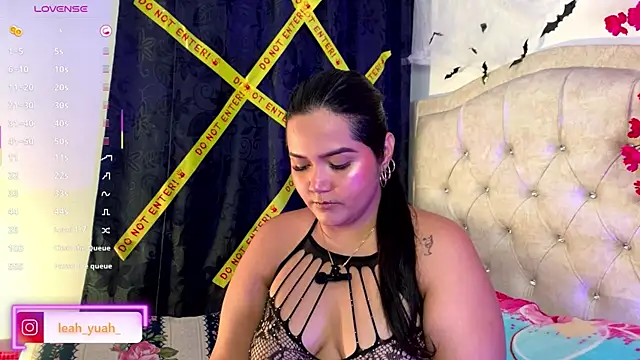 Snapshot of Leah_yuah_ chatting on October 17, 2025, 4:38 am Leah yuah online show from October 17, 2025, 4:38 am
