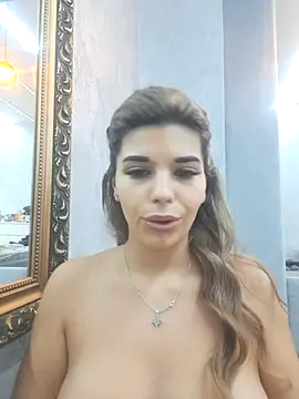 Bella Posh online show from November 25, 2025, 6:03 am