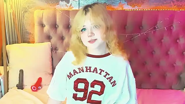 Snapshot of EmilyAngells chatting on May 21, 2026, 7:17 am EmilyAngells online show from May 21, 2026, 7:17 am