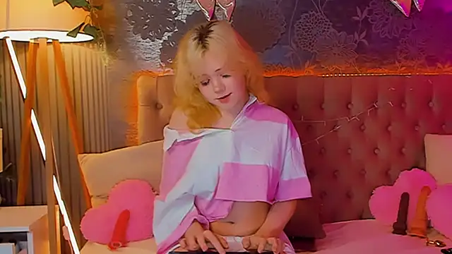 Snapshot of EmilyAngells chatting on April 20, 2026, 6:16 am EmilyAngells online show from April 20, 2026, 6:16 am