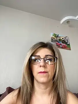 Lusi Luxary online show from March 4, 2025, 5:21 am