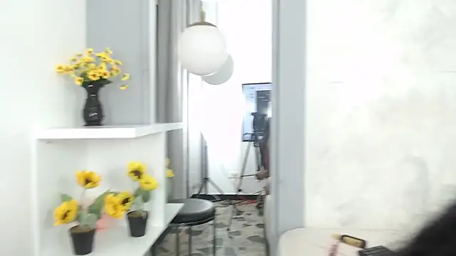 ChiquiFlowers online show from March 4, 2025, 3:15 pm