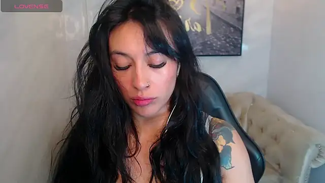 Isabella Collen v online show from June 16, 2026, 1:11 pm