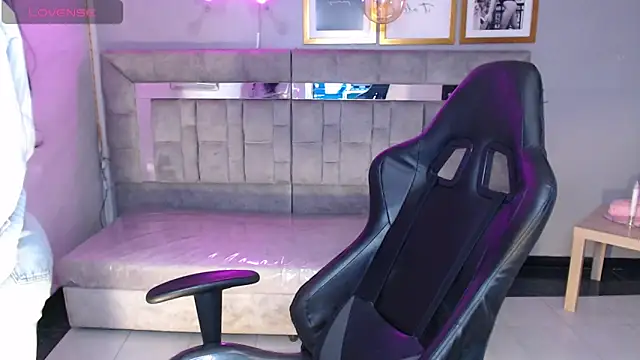 Isabella Collen v online show from October 20, 2025, 1:11 pm