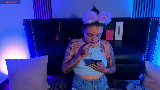 Snapshot of ChloeAllennn chatting on January 18, 2026, 4:54 pm ChloeAllennn online show from January 18, 2026, 4:54 pm