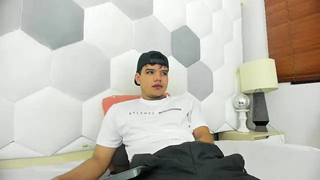 Axel Forte online show from February 3, 2026, 1:27 pm