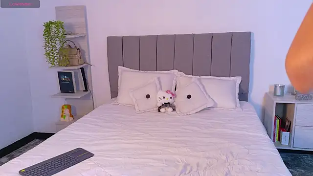 Snapshot of zarahCute chatting on November 22, 2025, 11:58 pm zarahCute online show from November 22, 2025, 11:58 pm