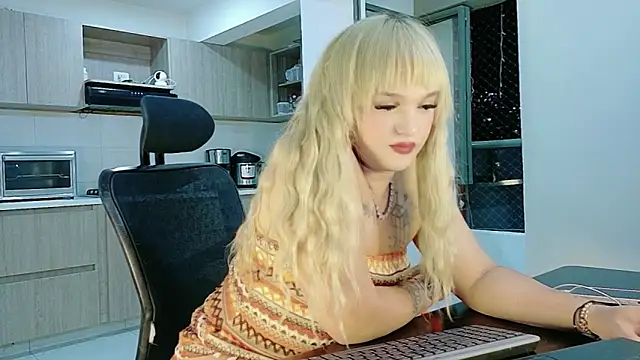 ScarletThompsonx online show from July 14, 2026, 2:05 am