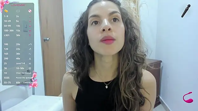 Snapshot of jessyegoldenn chatting on February 1, 2026, 7:45 pm jessyegoldenn online show from February 1, 2026, 7:45 pm