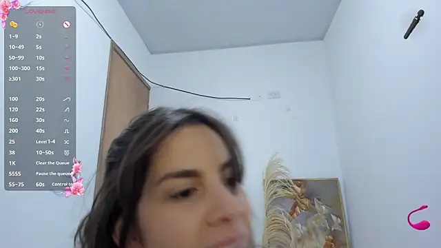 Snapshot of jessyegoldenn chatting on February 17, 2026, 4:15 pm jessyegoldenn online show from February 17, 2026, 4:15 pm