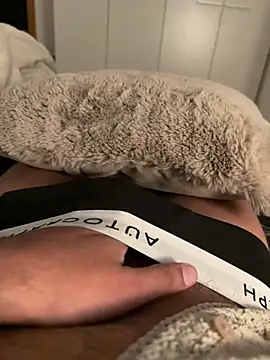 Snapshot of shavyforgirls chatting on February 27, 2025, 12:03 am shavyforgirls online show from February 27, 2025, 12:03 am