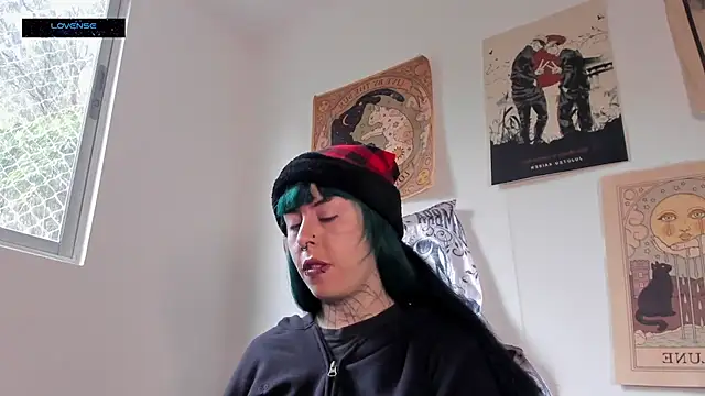 Hisato111 online show from December 18, 2025, 1:37 pm