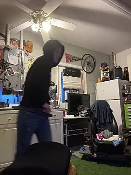 Polaroid White online show from November 27, 2025, 11:10 am