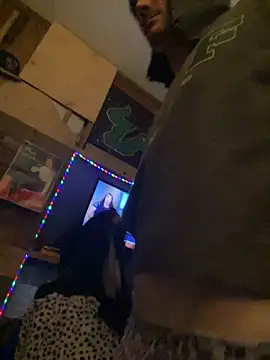 Polaroid White online show from October 26, 2025, 10:59 am