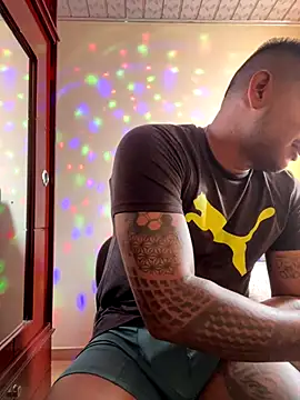 Saipuer31 online show from December 5, 2025, 7:01 pm