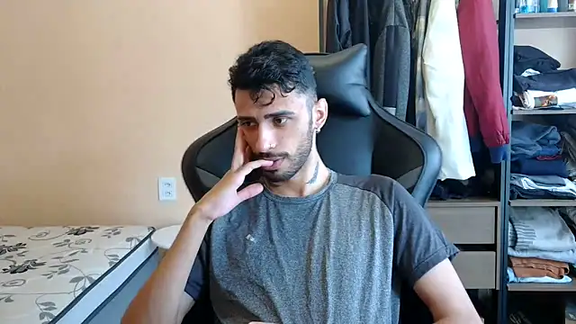 Snapshot of iendriw chatting on February 16, 2026, 12:15 pm iendriw online show from February 16, 2026, 12:15 pm