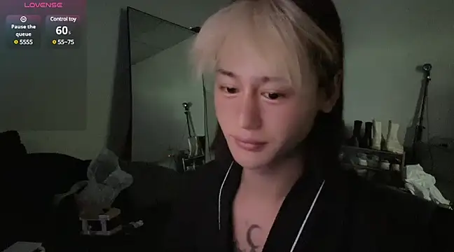 Snapshot of 888888zzzz chatting on March 10, 2025, 4:17 am 888888zzzz online show from March 10, 2025, 4:17 am